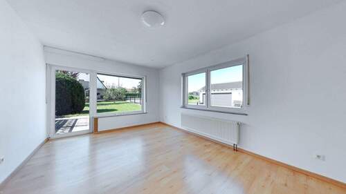 Wohnzimmer im EG - 6 Zimmer Mehrfamilienhaus, Wohnhaus zum Kaufen in Burgthann / Unterferrieden