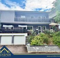 Freistehendes Zweifamilienhaus mit Terrasse, Loggien, zwei Garagen und guter Verkehrsanbindung - Saarbrücken / Bischmisheim