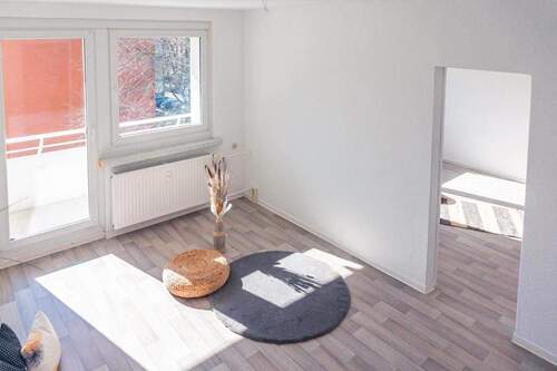 Wohnzimmer Vergleichswohnung - 3 Zimmer Etagenwohnung zur Miete in Chemnitz
