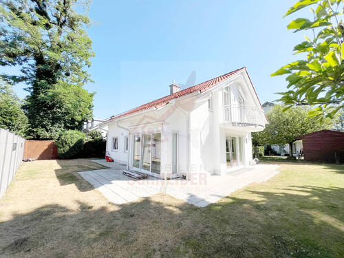 Hausansicht - 5 Zimmer Einfamilienhaus zur Miete in Ottobrunn