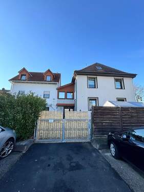 Einfahrt - 9 Zimmer Einfamilienhaus in Karben