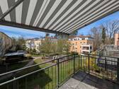 Balkon mit Markise - 2 Zimmer Etagenwohnung in Erlangen