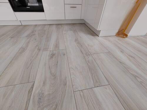 Fliesenboden, Holzoptik, - 