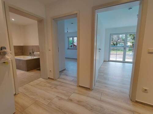 Diele,Bad,Schlafzimmer,Büro (Leerstand) - 