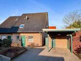 Frontansicht mit Carport - 