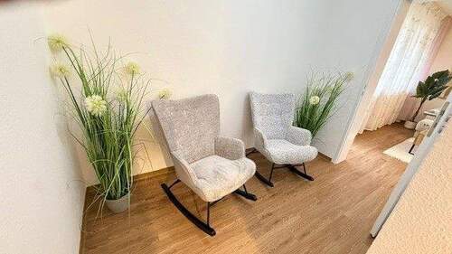 Diele - Zeitlos gut – 4-Zimmer-Wohnung mit neuen Fenstern in Nürnberg-Laufamholz