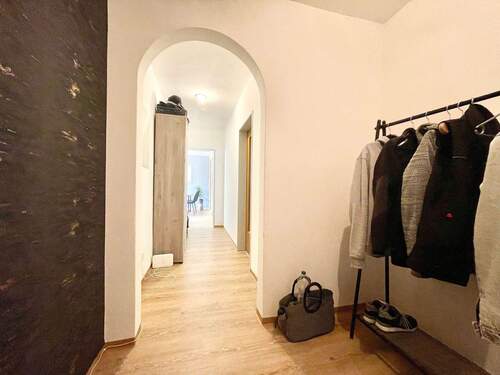 Einladender Flur und Garderobe ähnlich - 