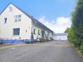 Frontansicht - Privates Gartenparadies in ruhiger Lage von Dierdorf - Großzügiges Haus mit möglicher Einliegerwohnung Büro- oder Pr...