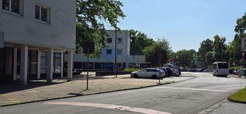 Quartiersplatz am Gebäude - 