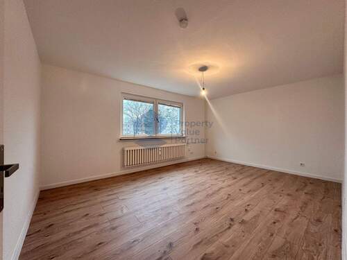 Zimmer 1 - Frisch renovierte 2-Zimmer-Wohnung mit Wannenbad und Abstellraum