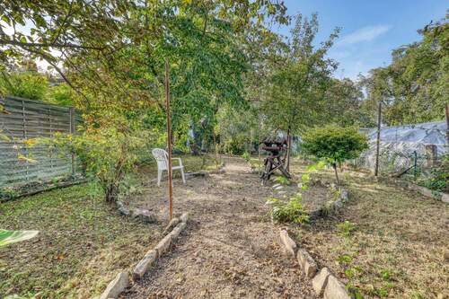 Garten mit Kinderspielplatz und Sitzecke - Einfamilienhaus mit 91,00 m&sup2; in Bruchsal zum Kaufen