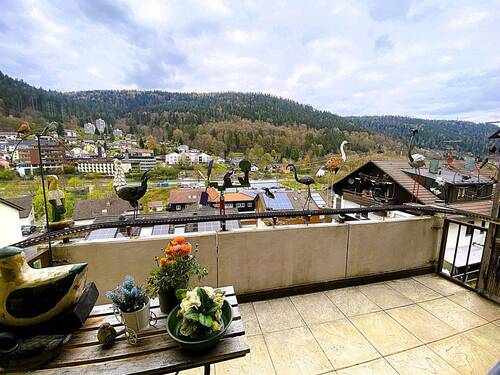 Aussicht Balkon - 3 Zimmer Etagenwohnung zum Kaufen in Bad Wildbad