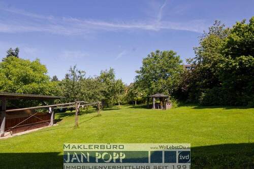 Große Gartenfläche am Haus - 