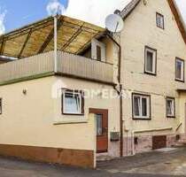 EFH mit 3 Zimmern und Dachterrasse sucht liebevolle Hände, die das Schmuckstück-Potential erwecken - Schaafheim Mosbach