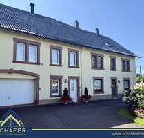 Freistehendes Einfamilienhaus mit Einliegerwohnung und großem Grundstück in Lebach OT zu verkaufen