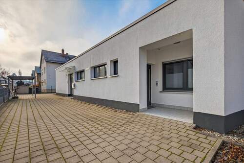 Anbau - 1 Zimmer Mehrfamilienhaus, Wohnhaus in Karlsruhe