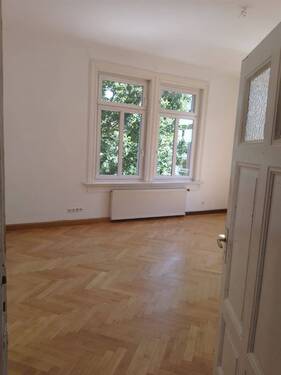 Blick ins Wohnzimmer - 3 Zimmer Etagenwohnung in Weimar