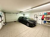 große Doppelgarage im Haus - 