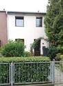 Straßenansicht - Charmantes Reihenmittelhaus mit Garten, Terrasse & Dachterrasse in gefragter Lage