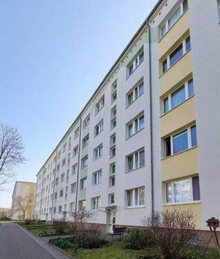 Straßenansicht - 3 Zimmer Etagenwohnung in Neukieritzsch