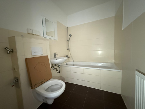 Badezimmer mit Wanne - 