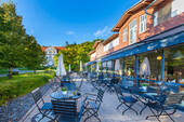 Restaurant mit Blick auf das Herrenhaus - 