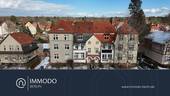 Haus - ?? Wohnglück im Dachgeschoss mit Garten - helle 2 Zimmer Wohnung mit Balkon in ruhiger Seitenstraße