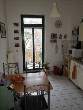 Küche und Balkon - Etagenwohnung mit 60,50 m&sup2; in Leipzig zum Kaufen