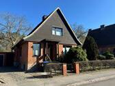 Objekt - Solides Einfamilienhaus mit Teilkeller und Garage auf 1.455 m² Eigenland in Lübeck-St. Gertrud
