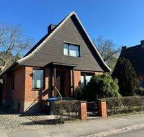 Solides Einfamilienhaus mit Teilkeller und Garage auf 1.455 m² Eigenland in Lübeck-St. Gertrud - Lübeck / St. Gertrud St. Jürgen