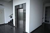 Eingang zum Aufzug - 