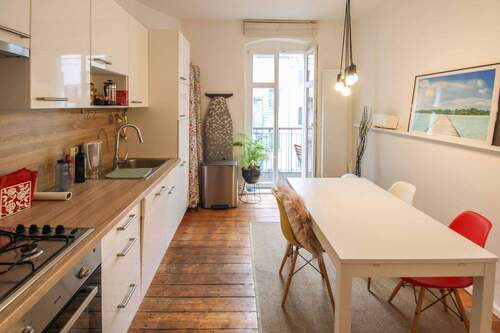 03. EBK mit Essecke und Zugang zum Balkon - Etagenwohnung mit 86,00 m&sup2; in Berlin zum Kaufen