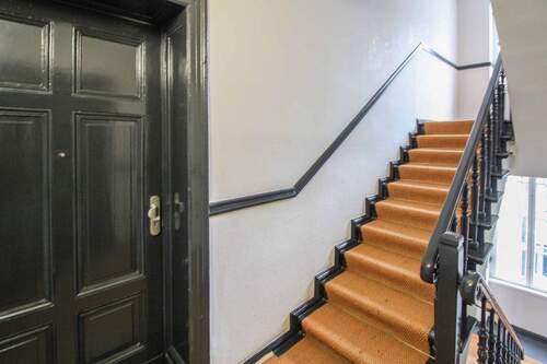 08. Gepflegtes Treppenhaus - 