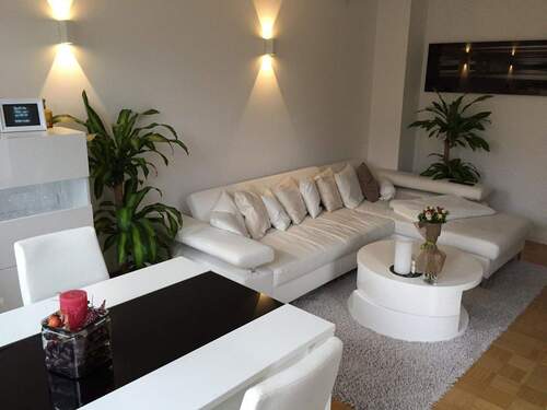 Wohnzimmer - 2 Zimmer Etagenwohnung zum Kaufen in Augsburg