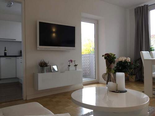 Wohnzimmer - 2 Zimmer Etagenwohnung in Augsburg