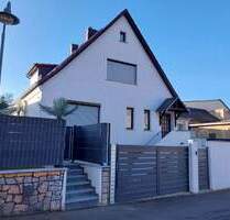 viel Einfamilienhaus und wenig Grundstück in Borna zu verkaufen.