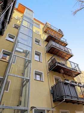 HH mit Aufzug und Balkonen - 