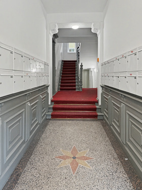 Treppenhaus VH - Etagenwohnung mit 82,60 m&sup2; in Berlin zum Kaufen