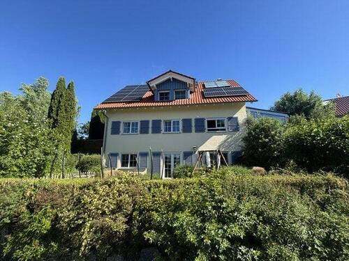 Aussenansicht - Atmosphärisches Einfamilienhaus mit Panoramablick in sonniger Lage