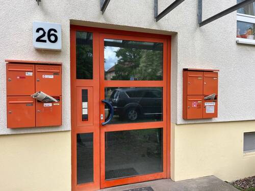 Hauseingangstür - Etagenwohnung mit 35,00 m² in Ohrdruf zum Kaufen
