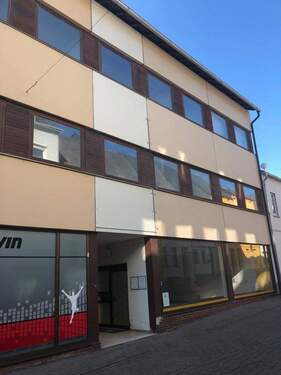 Gewerbeeinheit rechts - 