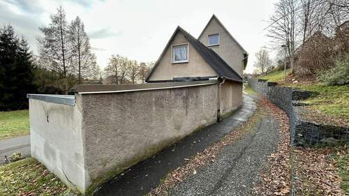 Zugangsweg Rückseite - Einfamilienhaus mit 60,00 m&sup2; in Treuen zum Kaufen