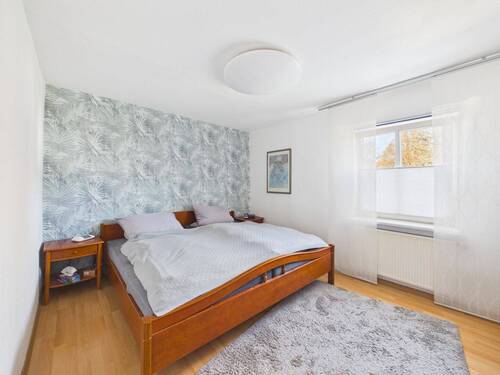 Schlafzimmer OG - Mehrfamilienhaus, Wohnhaus mit 218,00 m&sup2; in Netphen zum Kaufen