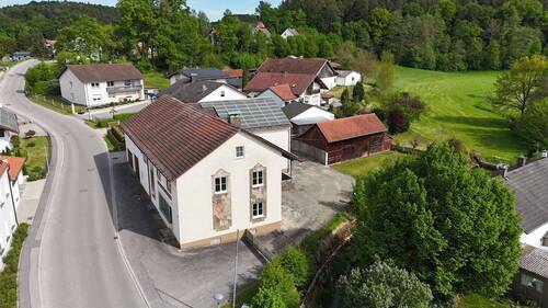 Westansicht - 8 Zimmer Mehrfamilienhaus, Wohnhaus in Niederaichbach / Oberaichbach