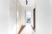 Flur mit Einbauschrank - 