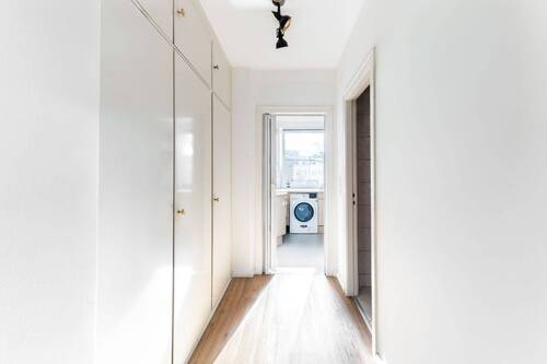 Flur mit Einbauschrank - 