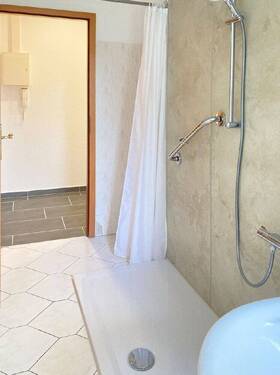 Bad mit Dusche - Etagenwohnung mit 50,00 m&sup2; in Neustadt in Sachsen zum Kaufen