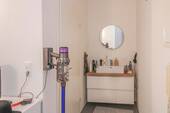 Vorraum vor Dusche linke Wohnung - 