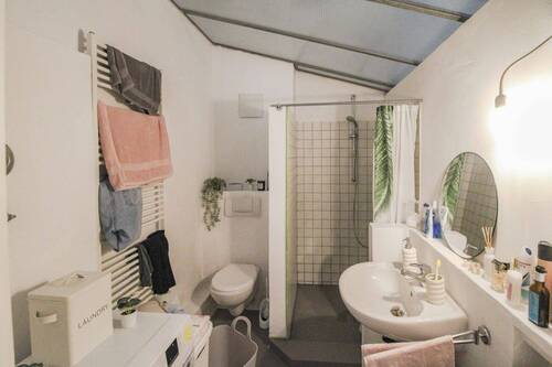 Badezimmer rechte Wohnung - 