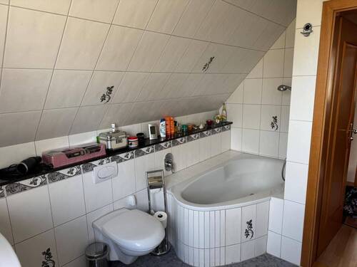 10.) Tageslichtbad mit Badewanne.JPG - 